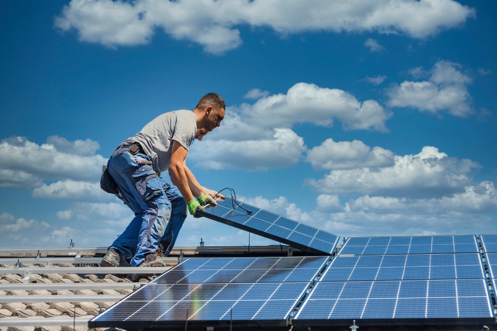 Comment financer vos panneaux solaires avec les aides de l'ANAH en 2024 ?