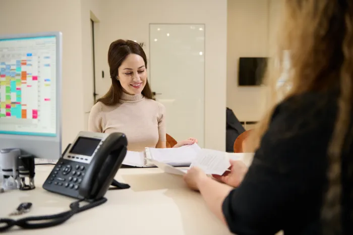 Vidéoprotection, bouton d’alerte : comment le gouvernement prévoit de mieux protéger les agents du service public ?